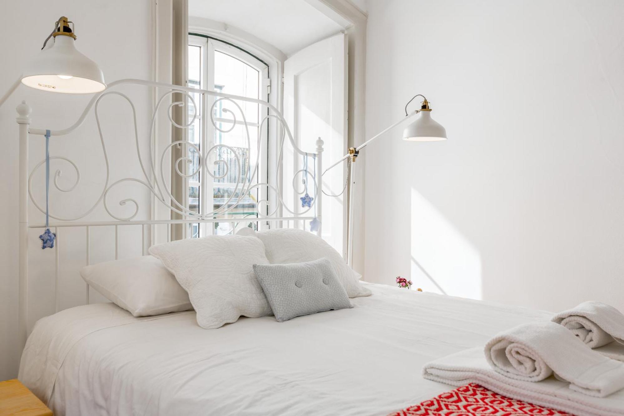 Spacious, Bright And Sunny Apartment, By Timecooler Lisbon Exterior photo